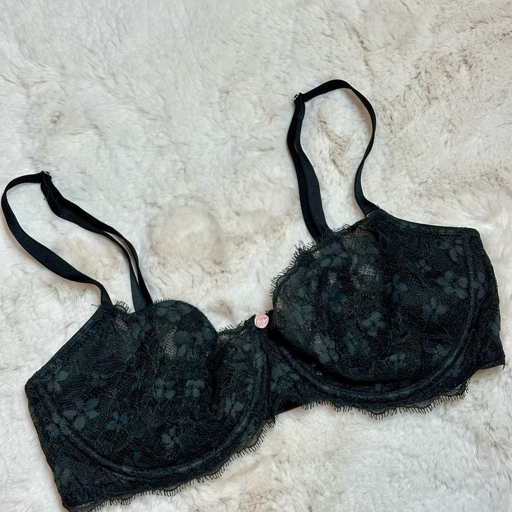Victoria’s Secret Dream Angels Push-Up bra without padding